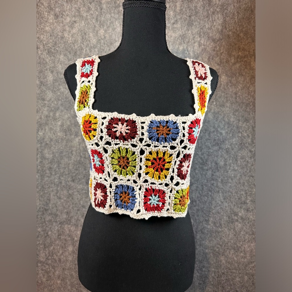 Crocheted granny square crop top size Medium